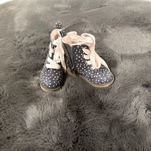 Cat and Jack girl shoes size 5T